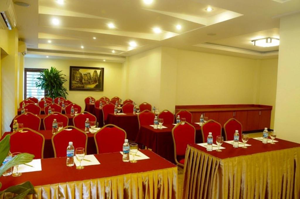 V N E Hotel Phnom Penh Exterior foto