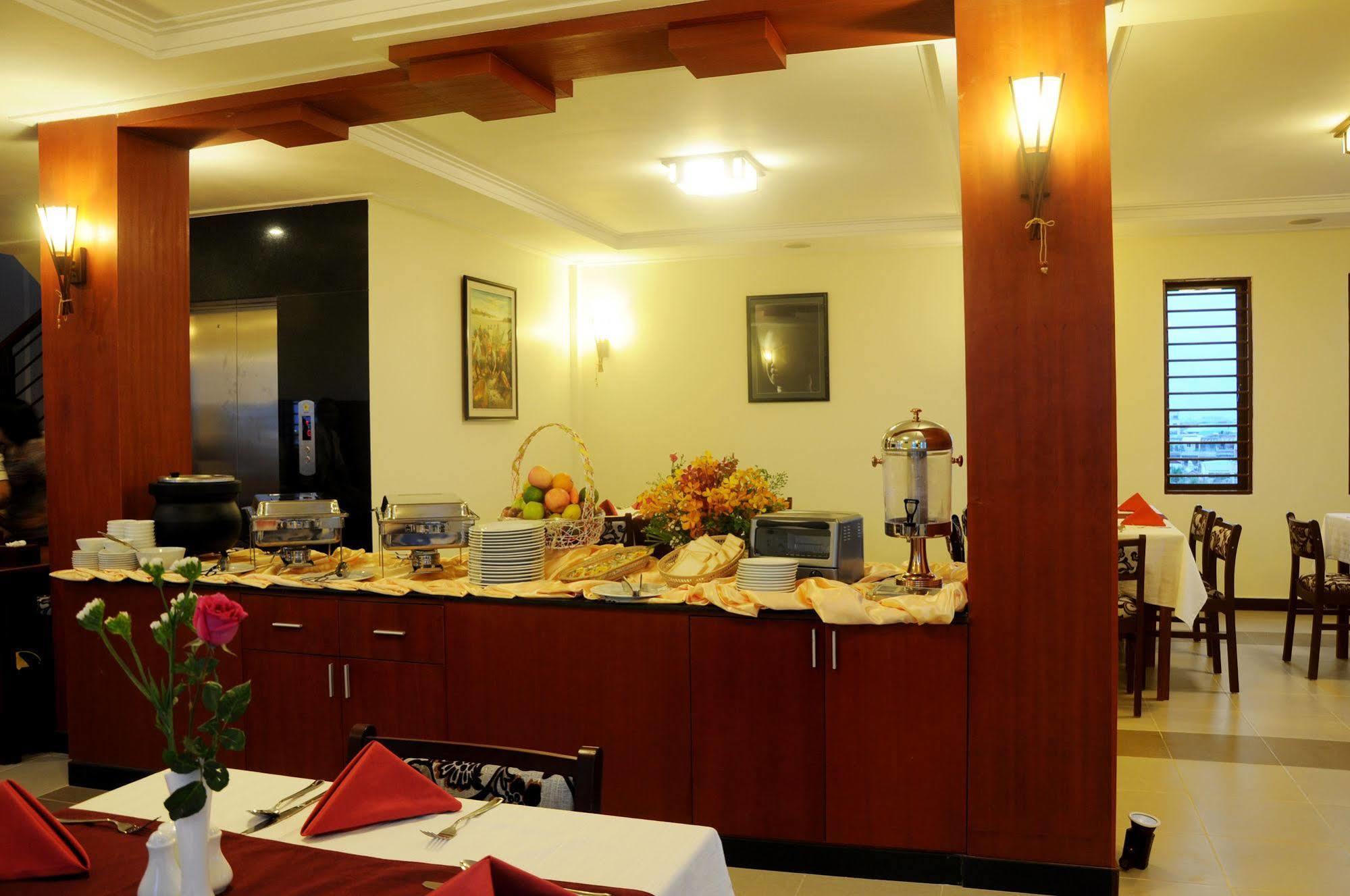 V N E Hotel Phnom Penh Exterior foto